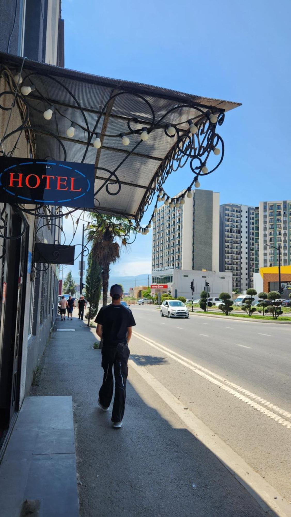 Hotel ,,Mega" Tbilisi Exterior foto